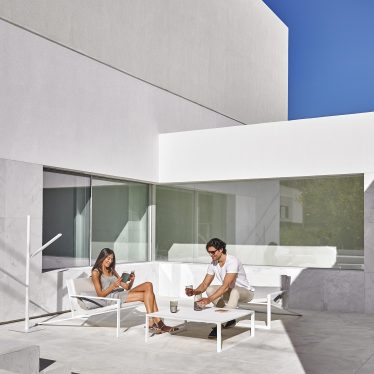 Esenta Mediteranei transpusa in colectii de mobilier pentru exterior